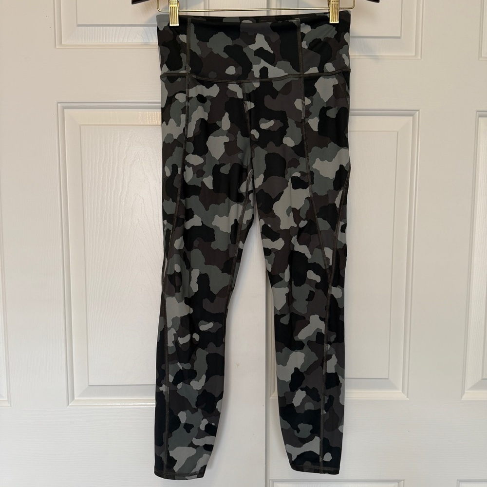 ATHLETA Womens Lightning 7/8 Tights Camo SIZE S